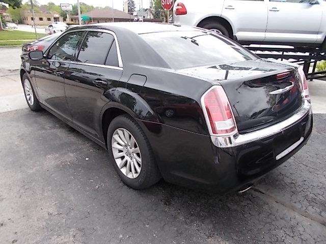 2013 Chrysler 300 4dr Sedan